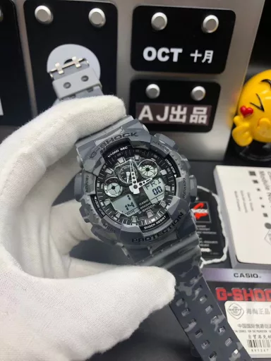GA-110 Hand-raise Light Casio G-SHOCK--Classic shockproof dial design👍In stock and shipped immediately, 45-degree automatic hand-raise light function with strong visual impact🙈LCD liquid crystal display💡Stopwatch speed function accurate to 1/1000 second⌛Shockproof📣Anti-magnetic💥200 meters waterproof🏊48 city time📲Countdown⏳Alarm clock⏰Fully automatic calendar and other powerful functions