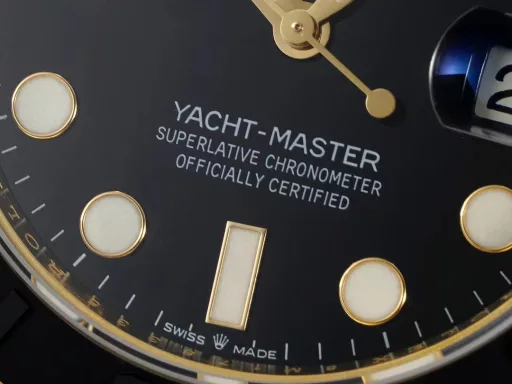 Super Factory's latest 18k gold-plated Yacht-Master, the highest version of the Yacht-Master 42MM series (Platinum Yacht, Gold Yacht) on the market. The counterweighted Yacht launched this time uses real materials. In order to maintain the original 11.8MM thickness, Super refused to thicken and weight the bottom cover, and used imported 904L stainless steel to create an integrated case. The whole body uses the real IP vacuum 18k (gold/platinum) gold-plated process, and comes with a certificate and an identification code. The color of gold and platinum is more consistent than any other mother-and-child factory in the market, and the appearance is truly color-free and material-free! The weight of the whole watch is 144 grams, saying goodbye to the fake era at first glance. The actual texture is far superior to any factory version on the market, and the heavy feeling is almost the same as the original!The configuration of Super is as follows:1️⃣The dial is made of enamel material, the correct color black paint surface, the font thickness, and the three-dimensional sense of the watch is restored; the pointer is polished with special craftsmanship, neat and sharp without burrs; the scale and pointer are imported Chromalight luminous (long-lasting blue light)!2️⃣The bidirectional rotating 60-minute scale outer ring is equipped with a matte black Cerachrom ceramic bezel, polished three-dimensional numbers and scales are synchronized with the watch, and the precision instrument adjusts the rotation damping of the bezel, 1:1 restores the texture of the watch!3️⃣The latest Super is equipped with high-performance rubber-coated elastic metal sheets. After many wearing experiences, the wearing effect is very comfortable; 1:1 folding Oyster safety buckle, the inside of the buckle can be pushed and pulled for fine adjustment, which is very convenient!4️⃣Equipped with an exclusive customized Cal.3235 paramagnetic blue hairspring movement, high-performance shock-absorbing device, and the power storage time is synchronized with the original!Super factory configures an NFC warranty card before leaving the factory: the code inside the case is unique to each watch and no code is repeated. Super is all about the ultimate and new heights!