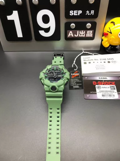 Hot selling GA-710 hand-raise light Casio G-SHOCK--classic shockproof dial design👍In stock and shipped immediately, 45-degree automatic hand-raise light function with strong visual impact🙈LCD liquid crystal display💡Stopwatch speed function accurate to 1/1000 second⌛Shockproof📣Anti-magnetic💥200 meters waterproof🏊48 city time📲Countdown⏳Alarm clock⏰Fully automatic calendar and other powerful functions