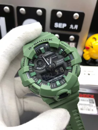 Hot selling GA-710 hand-raise light Casio G-SHOCK--classic shockproof dial design👍In stock and shipped immediately, 45-degree automatic hand-raise light function with strong visual impact🙈LCD liquid crystal display💡Stopwatch speed function accurate to 1/1000 second⌛Shockproof📣Anti-magnetic💥200 meters waterproof🏊48 city time📲Countdown⏳Alarm clock⏰Fully automatic calendar and other powerful functions