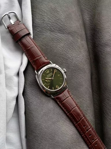 TTF Fresh Seafood Recommendation: Panerai Radar Series PAM01293 watch, stainless steel case with black Italian imported calfskin strap, sapphire crystal glass, blue dial with stick-shaped hour markers, luminous display. Equipped with P.900 automatic mechanical movement, size: 40 mm