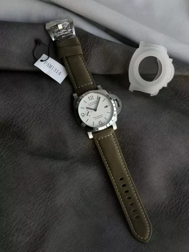VS Limited Edition Recommendation: Panerai Lumino Series PAM01314 Watch, stainless steel case with Scamosciato-type light brown calfskin strap, white dial with Arabic numerals and luminous dot hour markers. Date display at 3 o'clock, small seconds at 9 o'clock. Equipped with Cal.P.9010 automatic mechanical movement, 44 mm.