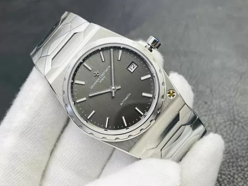 V9 Factory2024 Highly Recommended The highest version on the market The latest style is retro and fashionable】Favoured by many celebrities - Vacheron Constantin has re-launched the iconic luxury sports watch in the historical masterpiece series to commemorate the 222nd anniversary of the brand.1⃣️Case: size 37MM, thickness 8MM!2⃣️The barrel shape adopts a three-part structure so that the overall structure does not appear small. The grooved large gear bezel and the Maltese cross logo at 5 o'clock show its noble atmosphere!3⃣️Dial: Gold. Rose gold. Brushed silver and brushed gray with metal brushed bar hour markers and bar hands with luminous coating, retaining the most classic two-hand!4⃣️Movement: 9015 modified Vacheron Constantin's self-produced 2455/2 movement. All parts from the splint to the steel wheel are finely decorated, and the automatic oscillator is plated with 22k gold and engraved with the font 2225⃣️Strap: The integrated hexagonal central link makes the whole watch more angular, while retaining the timeless and elegant beautyV9 Factory's masterpiece is welcome to appreciate it
