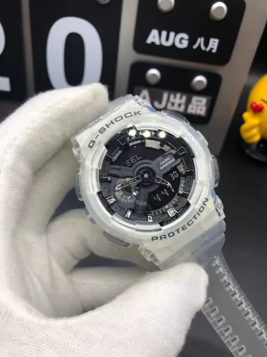 GA-110 Hand-raise Light Casio G-SHOCK--Classic shockproof dial design👍In stock and shipped immediately, 45-degree automatic hand-raise light function with strong visual impact🙈LCD liquid crystal display💡Stopwatch speed function accurate to 1/1000 second⌛Shockproof📣Anti-magnetic💥200 meters waterproof🏊48 city time📲Countdown⏳Alarm clock⏰Fully automatic calendar and other powerful functions