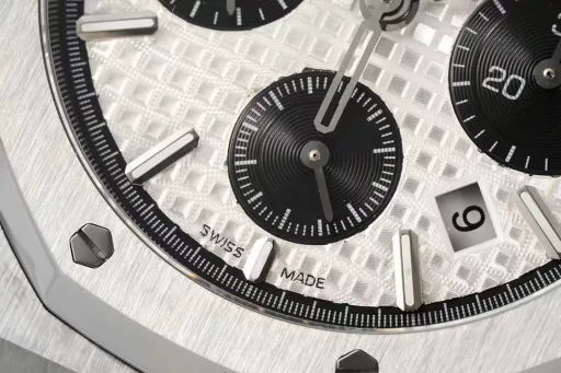 IPF new product is coming - Audemars Piguet 26331OR Royal Oak Multi-function Chronograph Mechanical Watch 41MM!Features: The case structure is consistent with the original authentic product, and the assembly method is consistent with the original, making the thickness thinner than before!The screw-in crown and the push-in chronograph button are consistent with the original, so it will not be fake at first glance! (Different from the market chronograph and reset buttons, which can only be pressed after the knob)1⃣️[Movement] 7750 modified original movement 6-digit small seconds The function is consistent with the original!2⃣️[Watch mirror] The mirror surface is the same as the original one. The sapphire glass mirror surface is placed at the same angle as the original, maintaining the same transparent brightness and consistent anti-glare effect!3⃣️[Case] ​​The case is made of stainless steel, using the original data to open the mold, top-level polishing, whether it is the texture or the texture, it is close to the original. After brushing and partial polishing, it flickers and shows a unique temperament of exquisiteness and toughness!4⃣️【Head grain】The most user-friendly loose head grain buffer ensures a better fit on the wrist and more comfortable to wear.5⃣️【Dial】Restores the exquisiteness of the authentic dial, the three-dimensional and neat 