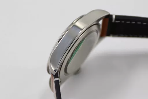 LF Tudor Biwan 79540 Series 41 Watch Update v2① The whole watch is genuine mold casting, and the parts are 100% interchangeable.② The standard size of the watch is 41mm, which is suitable for the wrist size of the general male.③ The upgraded version strengthens the overall polishing of the case and adopts a new customized Cal.2824 movement, which synchronizes the original version without calendar idle gear.A belt and folding buckle can be given with the order, which is both formal and casual, low-key but not mediocre, steady but not agile.