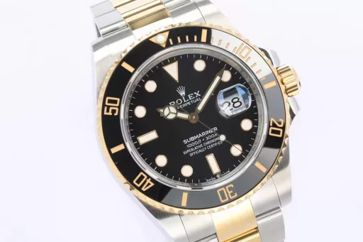 EW Rolex Submariner 41 series (original mold, size and thickness match the original)1⃣️Equipped with Rolex's new blue balance spring 3235 movement;2⃣️The same thickness as the original 12.5mm: watch diameter 41mm; ceramic bezel; sapphire crystal watch mirror;3⃣️Solid center axis; polished letter pins; top Swiss ice blue luminous, consistent with Rolex original luminous;4⃣️Highly transparent sapphire glass;5⃣️Top workmanship, each strap fits perfectly with the lugs, giving the highest comfort to the wrist;6⃣️18K gold ceramic letter bezel, durable and non-fading; (the manufacturer promises free replacement if it fades)Every extreme detail is the sincerity of EW factory's ingenuity!