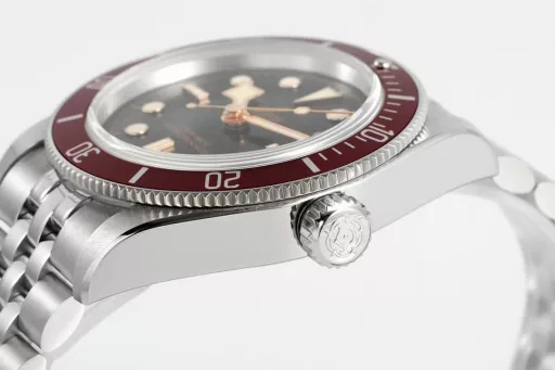 ZF Factoty presents ingenuity! TUDOR's new Biwan 41MM watch reinterprets the brand's diving watch masterpiece.[Case] ​​41mm diameter, paying tribute to the classic Tudor diving watch.Following the 
