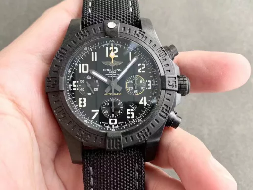 Breitling original one-to-one carbon fiber texture, the ultimate new work. The Breitling Avenger Hurricane series 45mm chronograph was purchased two years ago and disassembled for inspection. After many efforts by the watchmaker, it was finally cracked. It is made of Breitlight® material. Breitlight® is a thermoplastic resin with excellent high temperature resistance. It is a composite of polycarbonate and carbon fiber. The material is 3.3 times lighter than titanium and 5.8 times lighter than stainless steel, but it is stronger and can't be broken! It also has many advantages: scratches, polishing, corrosion resistance, anti-magnetic, anti-allergic, and has a warmer touch than metal, and presents the mottled visual effect of carbon fiber. (The raw materials are purchased in Switzerland, which is hard-won. Don't miss it if you like it) The real thing looks better