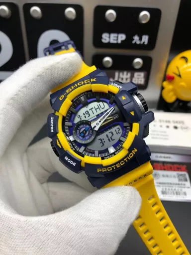 GA-400 hand-raise light Casio G-SHOCK--classic shockproof dial design👍In stock and shipped immediately, 45-degree automatic hand-raise light function with strong visual impact🙈LCD liquid crystal display💡Stopwatch speed function accurate to 1/1000 second⌛Shockproof📣Anti-magnetic💥200 meters waterproof🏊48 city time📲Countdown⏳Alarm clock⏰Fully automatic calendar and other powerful functions