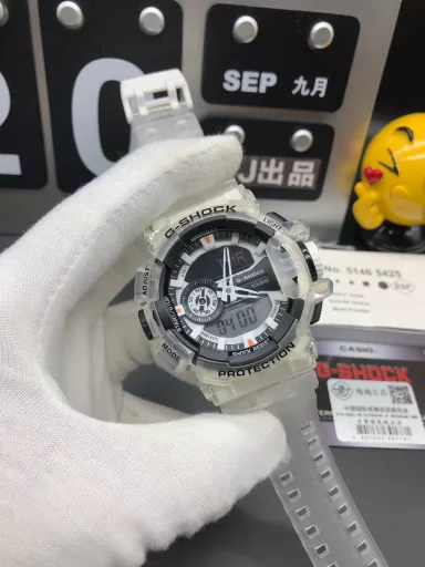 GA-400 hand-raise light Casio G-SHOCK--classic shockproof dial design👍In stock and shipped immediately, 45-degree automatic hand-raise light function with strong visual impact🙈LCD liquid crystal display💡Stopwatch speed function accurate to 1/1000 second⌛Shockproof📣Anti-magnetic💥200 meters waterproof🏊48 city time📲Countdown⏳Alarm clock⏰Fully automatic calendar and other powerful functions