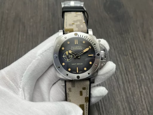 VS New Product Panerai Navy SEAL PAM1513 WatchDiameter 44MMCarbotech Carbon fiber case, 80% lighter than stainless steel.Desert military aesthetic style, camouflage strap with textured carbon fiber is simply amazing!VS masterpiece, welcome all watch friends to appreciate it