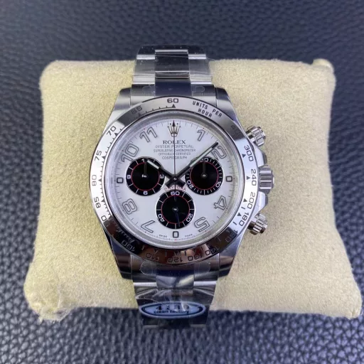 Clean/C factory 116508 full gold ivory face Daytona 1. This time we launched the full gold DaytonaEnamel black face dial with 0 color difference, diamonds use flat moissanite, the fire effect is no less than real diamonds, not inferior zircon.The dial part also uses 3-section splicing particles, all parts are electroplated.The font thickness of the bezel part, and most importantly, the black oil filling is the same as the original, with a matte texture. This is also the only one that has done it, and the detailed pictures will be posted later for comparison. For more details, you can look at the true and false comparison pictures carefully