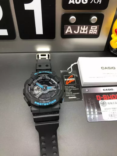 GA-110 Hand-raise Light Casio G-SHOCK--Classic shockproof dial design👍In stock and shipped immediately, 45-degree automatic hand-raise light function with strong visual impact🙈LCD liquid crystal display💡Stopwatch speed function accurate to 1/1000 second⌛Shockproof📣Anti-magnetic💥200 meters waterproof🏊48 city time📲Countdown⏳Alarm clock⏰Fully automatic calendar and other powerful functions