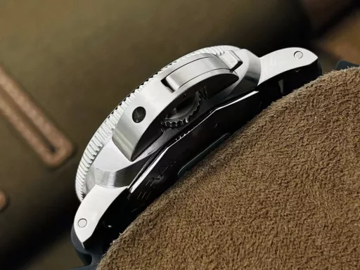 VS Panerai Pam683 watch!1⃣️Diameter 42MM, standard size for Asian wrists.
