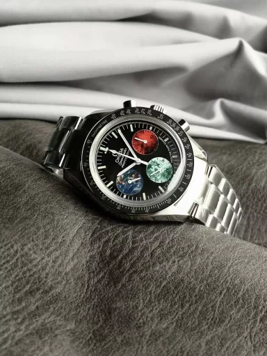 OM Exploration Magazine: Omega Speedmaster 3577.50.00 watch (stainless steel-black dial with colored chronograph dial, 1861 manual, 42 mm).