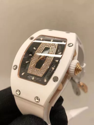 BBA Richard Miller RM0071⃣️Case: Uses the same ZTA white/black ceramic case as the original.2⃣️Movement: Exclusively customized movement to restore the original3⃣️Watch diameter: 1:1 restore the original 45.66x31.40mm, thickness is 11.85MM4⃣️Watch mirror material: Sapphire crystal mirror double anti-glare effect.5⃣️Watch strap material: Imported fluororubber watch strap, corrosion-resistant, comfortable and durable6⃣️Watch buckle: The latest titanium metal material7⃣️Diamond setting process: Breaking the traditional machine setting process, pure hand-made setting 8⃣️Electroplating process: PVD electroplating platinum