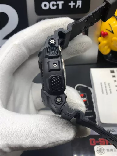 GA-110 Hand-raise Light Casio G-SHOCK--Classic shockproof dial design👍In stock and shipped immediately, 45-degree automatic hand-raise light function with strong visual impact🙈LCD liquid crystal display💡Stopwatch speed function accurate to 1/1000 second⌛Shockproof📣Anti-magnetic💥200 meters waterproof🏊48 city time📲Countdown⏳Alarm clock⏰Fully automatic calendar and other powerful functions
