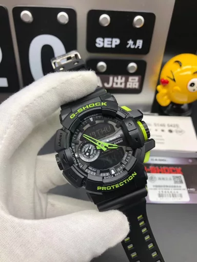 GA-400 hand-raise light Casio G-SHOCK--classic shockproof dial design👍In stock and shipped immediately, 45-degree automatic hand-raise light function with strong visual impact🙈LCD liquid crystal display💡Stopwatch speed function accurate to 1/1000 second⌛Shockproof📣Anti-magnetic💥200 meters waterproof🏊48 city time📲Countdown⏳Alarm clock⏰Fully automatic calendar and other powerful functions