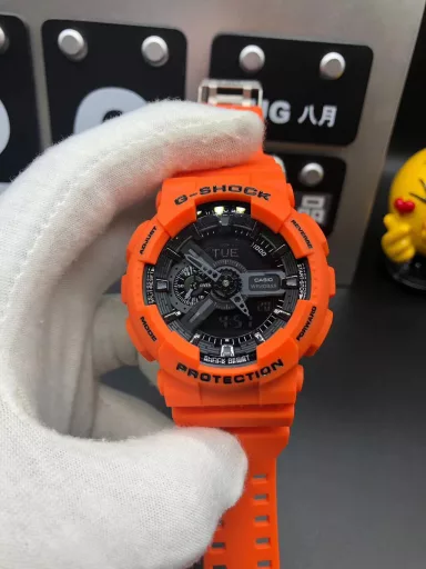 GA-110 Hand-raise Light Casio G-SHOCK--Classic shockproof dial design👍In stock and shipped immediately, 45-degree automatic hand-raise light function with strong visual impact🙈LCD liquid crystal display💡Stopwatch speed function accurate to 1/1000 second⌛Shockproof📣Anti-magnetic💥200 meters waterproof🏊48 city time📲Countdown⏳Alarm clock⏰Fully automatic calendar and other powerful functions