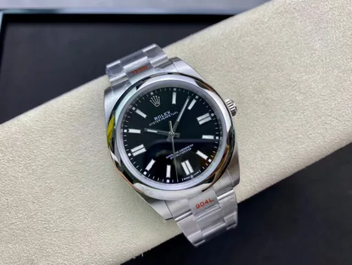 EW Rolex Oyster Constant Motion 41 series1⃣️ with the new Rolex 3230 movement;2⃣️ same thickness as original 12mm: diameter 41mm;3⃣️ grinding nail; Top Swiss ice blue luminous, consistent with the original Rolex luminous;4⃣️ Super 904 steel; Sapphire glass;5⃣️ top workmanship, each strap and ear perfectly fit, giving the highest comfort of the wrist;Every extreme detail is EW factory ingenuity development sincerity!!