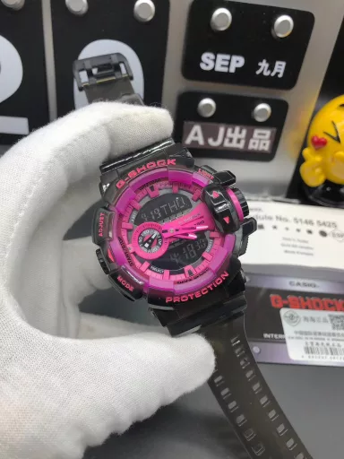 GA-400 hand-raise light Casio G-SHOCK--classic shockproof dial design👍In stock and shipped immediately, 45-degree automatic hand-raise light function with strong visual impact🙈LCD liquid crystal display💡Stopwatch speed function accurate to 1/1000 second⌛Shockproof📣Anti-magnetic💥200 meters waterproof🏊48 city time📲Countdown⏳Alarm clock⏰Fully automatic calendar and other powerful functions