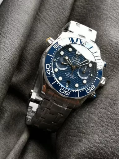 OM: Omega Seamaster 210.30.44.51.03.001 watch, stainless steel case and bracelet, stainless steel, white enamel diving scale polished blue ceramic bezel, blue ceramic, decorated with laser engraved ripple pattern, small dial pointer rhodium-plated, all other pointers and hour markers are covered with white Super-LumiNova luminous coating, equipped with 9900 automatic mechanical movement, size: 44 mm.