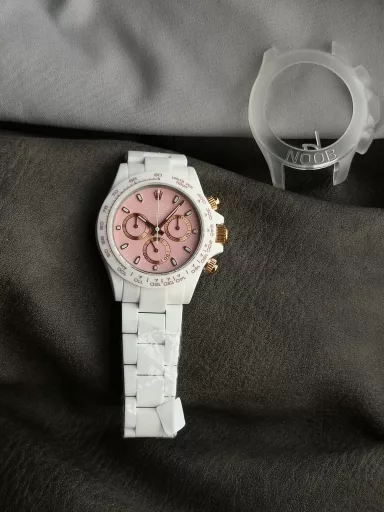 Accepting reservations [rose][rose][rose]N6 Factory super cost-effective [strong] belongs to the AET company co-branded ceramic Daytona series:① Using Dandong 4131 exclusive movement trial version 4801 machine, currently the most stable version of 4131 movement, zero repair, super stable [rose]② Imported nano solid core ceramic material, after continuous testing, the material is not easy to break, and is cut-resistant, wear-resistant, and anti-fouling [rose]③ All literal colors are infinitely close to the original color [rose]④ It has 5 color schemes, Bis Abu Dhabi Bis Kai Green, Racing Green, Sakura Pink, Panda White Series, quality online, absolutely super cost-effective watch [rose]