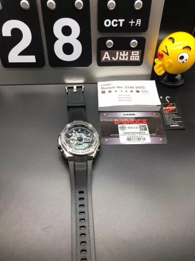 GST-400G hand-raise light Casio G-SHOCK--classic shockproof dial design👍In stock and shipped immediately, 45-degree automatic hand-raise light function with strong visual impact🙈LCD liquid crystal display💡Stopwatch speed function accurate to 1/1000 second⌛Shockproof📣Anti-magnetic💥200 meters waterproof🏊48 city time📲Countdown⏳Alarm clock⏰Fully automatic calendar and other powerful functions