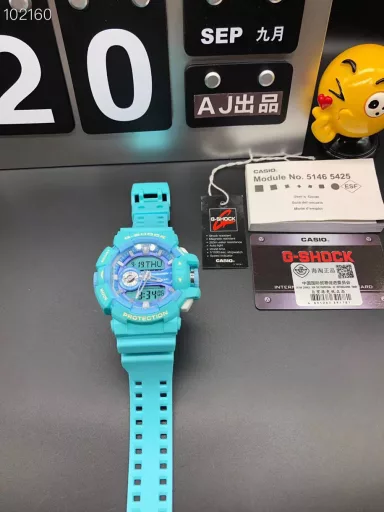 GA-400 hand-raise light Casio G-SHOCK--classic shockproof dial design👍In stock and shipped immediately, 45-degree automatic hand-raise light function with strong visual impact🙈LCD liquid crystal display💡Stopwatch speed function accurate to 1/1000 second⌛Shockproof📣Anti-magnetic💥200 meters waterproof🏊48 city time📲Countdown⏳Alarm clock⏰Fully automatic calendar and other powerful functions