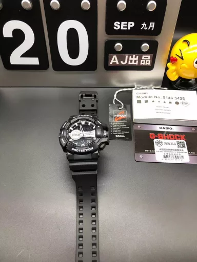 GA-400 hand-raise light Casio G-SHOCK--classic shockproof dial design👍In stock and shipped immediately, 45-degree automatic hand-raise light function with strong visual impact🙈LCD liquid crystal display💡Stopwatch speed function accurate to 1/1000 second⌛Shockproof📣Anti-magnetic💥200 meters waterproof🏊48 city time📲Countdown⏳Alarm clock⏰Fully automatic calendar and other powerful functions