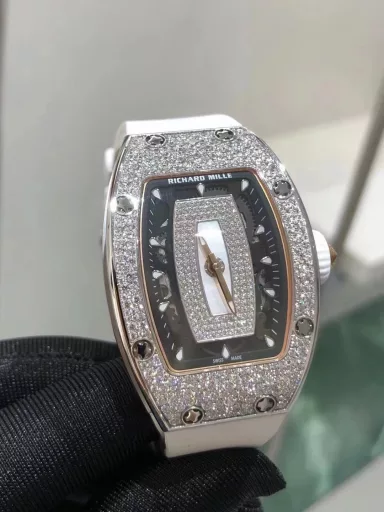 BBA Richard Miller RM0071⃣️Case: Uses the same ZTA white/black ceramic case as the original.2⃣️Movement: Exclusively customized movement to restore the original3⃣️Watch diameter: 1:1 restore the original 45.66x31.40mm, thickness is 11.85MM4⃣️Watch mirror material: Sapphire crystal mirror double anti-glare effect.5⃣️Watch strap material: Imported fluororubber watch strap, corrosion-resistant, comfortable and durable6⃣️Watch buckle: The latest titanium metal material7⃣️Diamond setting process: Breaking the traditional machine setting process, pure hand-made setting 8⃣️Electroplating process: PVD electroplating platinum