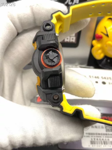 GA-400 hand-raise light Casio G-SHOCK--classic shockproof dial design👍In stock and shipped immediately, 45-degree automatic hand-raise light function with strong visual impact🙈LCD liquid crystal display💡Stopwatch speed function accurate to 1/1000 second⌛Shockproof📣Anti-magnetic💥200 meters waterproof🏊48 city time📲Countdown⏳Alarm clock⏰Fully automatic calendar and other powerful functions