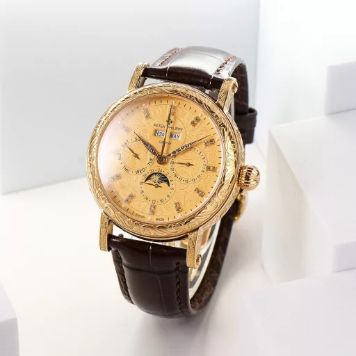 [Iron strokes and silver hooks, vigorous and powerful] High-value new products, simple. Retro. Exquisite craftsmanship!The best collection of the year - Patek Philippe Classic Super Complex Multifunctional Perpetual Calendar Function Watch. The team spent more than two years to carefully design, regardless of cost, dare to be the first, strive for perfection, overcome many difficulties, break through multiple technical bottlenecks, the movement model is CH 29-535 upgraded version, stable quality! [Strap] Classic Italian calfskin strap, clear texture, good texture. Paired with the top Patek Philippe lantern buckle on the market, universal original without pressure.The elegant Calatrava carved case is very individual, and the 42mm diameter is suitable for the size of the average male wrist, consistent with the counter, very business and casual.
