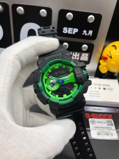 GA-400 hand-raise light Casio G-SHOCK--classic shockproof dial design👍In stock and shipped immediately, 45-degree automatic hand-raise light function with strong visual impact🙈LCD liquid crystal display💡Stopwatch speed function accurate to 1/1000 second⌛Shockproof📣Anti-magnetic💥200 meters waterproof🏊48 city time📲Countdown⏳Alarm clock⏰Fully automatic calendar and other powerful functions