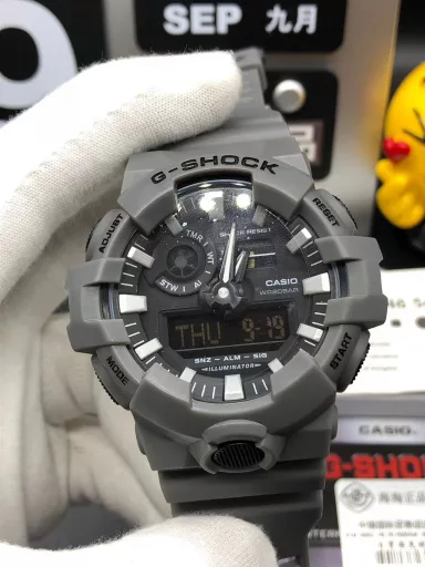 Hot selling GA-710 hand-raise light Casio G-SHOCK--classic shockproof dial design👍In stock and shipped immediately, 45-degree automatic hand-raise light function with strong visual impact🙈LCD liquid crystal display💡Stopwatch speed function accurate to 1/1000 second⌛Shockproof📣Anti-magnetic💥200 meters waterproof🏊48 city time📲Countdown⏳Alarm clock⏰Fully automatic calendar and other powerful functions
