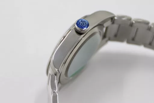 LF Tudor Biwan 79540 Series 41 Watch Update v2① The whole watch is genuine mold casting, and the parts are 100% interchangeable.② The standard size of the watch is 41mm, which is suitable for the wrist size of the general male.③ The upgraded version strengthens the overall polishing of the case and adopts a new customized Cal.2824 movement, which synchronizes the original version without calendar idle gear.A belt and folding buckle can be given with the order, which is both formal and casual, low-key but not mediocre, steady but not agile.