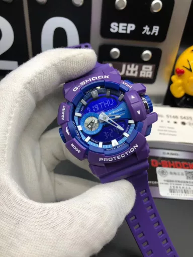 GA-400 hand-raise light Casio G-SHOCK--classic shockproof dial design👍In stock and shipped immediately, 45-degree automatic hand-raise light function with strong visual impact🙈LCD liquid crystal display💡Stopwatch speed function accurate to 1/1000 second⌛Shockproof📣Anti-magnetic💥200 meters waterproof🏊48 city time📲Countdown⏳Alarm clock⏰Fully automatic calendar and other powerful functions