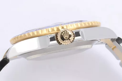 EW Rolex Submariner 41 series (original mold, size and thickness match the original)1⃣️Equipped with Rolex's new blue balance spring 3235 movement;2⃣️The same thickness as the original 12.5mm: watch diameter 41mm; ceramic bezel; sapphire crystal watch mirror;3⃣️Solid center axis; polished letter pins; top Swiss ice blue luminous, consistent with Rolex original luminous;4⃣️Highly transparent sapphire glass;5⃣️Top workmanship, each strap fits perfectly with the lugs, giving the highest comfort to the wrist;6⃣️18K gold ceramic letter bezel, durable and non-fading; (the manufacturer promises free replacement if it fades)Every extreme detail is the sincerity of EW factory's ingenuity!