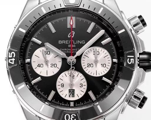 The first BLS new product on the market - Breitling Super Mechanical Chronograph 44mm, exclusive ceramic technology, breaking through the original technical barriers. The design inspiration comes from the Italian Air Force 