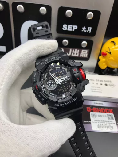 GA-400 hand-raise light Casio G-SHOCK--classic shockproof dial design👍In stock and shipped immediately, 45-degree automatic hand-raise light function with strong visual impact🙈LCD liquid crystal display💡Stopwatch speed function accurate to 1/1000 second⌛Shockproof📣Anti-magnetic💥200 meters waterproof🏊48 city time📲Countdown⏳Alarm clock⏰Fully automatic calendar and other powerful functions