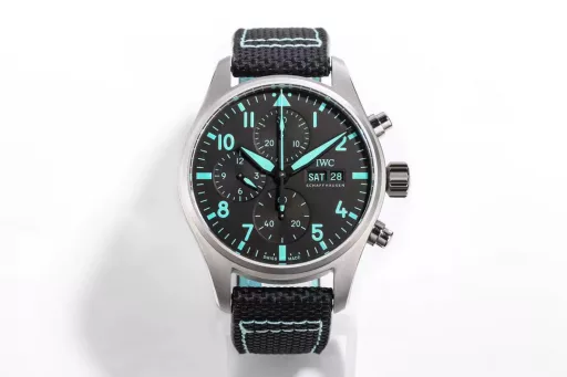 IWC✖️AMG engineers join forces to create a cool lookIWC IW388108 pilot watchThe watch uses sandblasting matte technology to create a titanium effect, mature workmanship, clear lines and three-dimensional sense, harmonious color matching, and is very versatile.Compared with the previous pilot, the size of the new timepiece has been reduced to 41, which is more in line with the golden size of modern men's watchesThe dial design continues the classic cockpit instrument panel style of the pilot. The color matching of Petronas green makes the watch look brand new and coolThe new transparent bottom design uses the 7750 modified self-produced 69385 automatic winding mechanical movement, which can provide 46 hours of power reserve for the watch after full windingThe double-layer light blue anti-dizziness coating can read the time more clearly, continuing the classic appearance of the previous work, Petronas green has also become a hot topic this year. It is definitely the watch with the most IWC temperamentOriginal mold opening at any cost, matched with the counter's exclusive research and development of quick-release fluororubber strap/quick-release braided beltTW ingenuity masterpiece, welcome to taste!