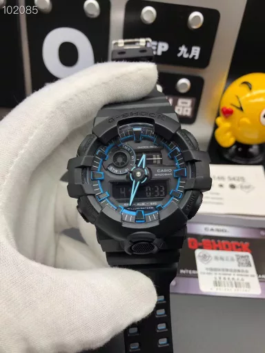 Hot selling GA-710 hand-raise light Casio G-SHOCK--classic shockproof dial design👍In stock and shipped immediately, 45-degree automatic hand-raise light function with strong visual impact🙈LCD liquid crystal display💡Stopwatch speed function accurate to 1/1000 second⌛Shockproof📣Anti-magnetic💥200 meters waterproof🏊48 city time📲Countdown⏳Alarm clock⏰Fully automatic calendar and other powerful functions📆