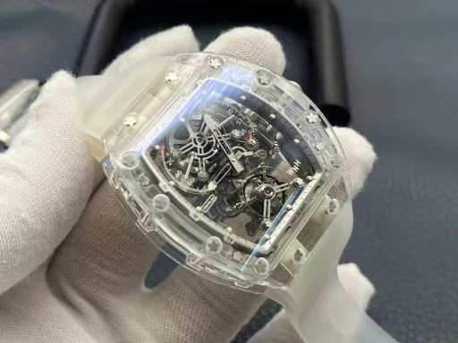 RM New Model Wrist Architect Sapphire Miracle 'RICHARD MILLE' Richard Mille RM 56-01 Making a crystal watch requires exquisiteness and detail inspection from every angle. What better way to show and prove the exquisite craftsmanship of watchmakers? Not only the size of the parts outside the case is required to be accurate, but also all the screws and connections inside the watch are required to be extremely accurate. A little flaw can be clearly seen from the outside, no matter how small the flaw is. This can be said to be the pinnacle of watchmaking technology, and RM56-01 will never let you down. Richard Mille uses a transparent sapphire crystal plate to support the entire manual winding tourbillon movement, which brings a bright and moving appearance to the RM56-01. The movement has hour and minute displays, power reserve display and torque indicator at 11 o'clock and 2 o'clock respectively, and a function selector at 4 o'clock. This pursuit of extreme transparency in the titanium movement also inspired the engineers of the watch factory to use sapphire crystal to create the central bridge and the third wheel. The surface of the central bridge is decorated with patterns, which not only significantly increases the strength, but also greatly reduces the weight. The RM56-01 movement made of sapphire crystal and titanium can withstand drastic temperature changes and friction, and has amazing timing performance stability, which can be called a classic masterpiece of stopwatches. The RM56-01 crystal watch is the perfect masterpiece of Richard Mille's beautiful transparent movement technology. The processing of sapphire crystal is an extremely difficult top-level process, so the RM 56-01 is only issued in a limited edition.