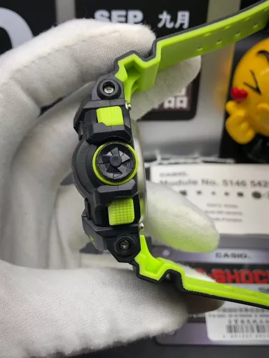 GA-400 hand-raise light Casio G-SHOCK--classic shockproof dial design👍In stock and shipped immediately, 45-degree automatic hand-raise light function with strong visual impact🙈LCD liquid crystal display💡Stopwatch speed function accurate to 1/1000 second⌛Shockproof📣Anti-magnetic💥200 meters waterproof🏊48 city time📲Countdown⏳Alarm clock⏰Fully automatic calendar and other powerful functions