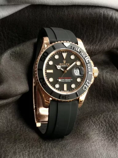 VS: Rolex Yacht-Master series m126655-0002 watch, red gold case with natural rubber strap, rose gold, bidirectional rotating 60-minute scale outer ring with matte black Cerachrom ceramic bezel, polished three-dimensional numbers and scales, black dial, equipped with 3235 automatic machinery, 40 mm