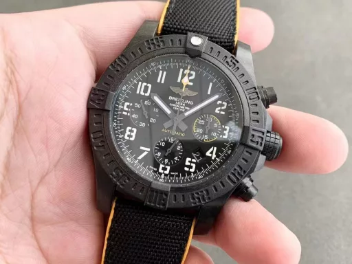 Breitling original one-to-one carbon fiber texture, the ultimate new work. The Breitling Avenger Hurricane series 45mm chronograph was purchased two years ago and disassembled for inspection. After many efforts by the watchmaker, it was finally cracked. It is made of Breitlight® material. Breitlight® is a thermoplastic resin with excellent high temperature resistance. It is a composite of polycarbonate and carbon fiber. The material is 3.3 times lighter than titanium and 5.8 times lighter than stainless steel, but it is stronger and can't be broken! It also has many advantages: scratches, polishing, corrosion resistance, anti-magnetic, anti-allergic, and has a warmer touch than metal, and presents the mottled visual effect of carbon fiber. (The raw materials are purchased in Switzerland, which is hard-won. Don't miss it if you like it) The real thing looks better