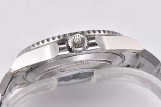 Clean factory/C factory Rolex 126610submariner1: Equipped with a one-to-one super 3235 integrated movement, no card movement decoration, and extremely stable movement2: The entire watch is made of 904L stainless steel / with an AR factory steel band3: The dial uses the market's exclusive 
