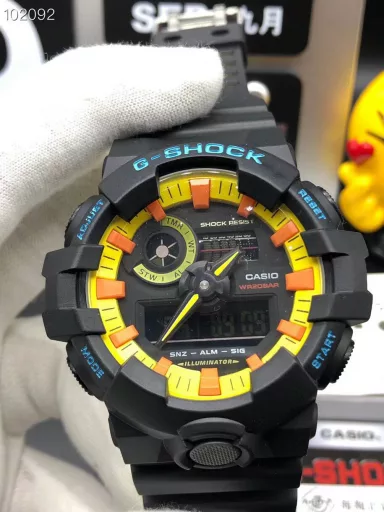 Hot selling GA-710 hand-raise light Casio G-SHOCK--classic shockproof dial design👍In stock and shipped immediately, 45-degree automatic hand-raise light function with strong visual impact🙈LCD liquid crystal display💡Stopwatch speed function accurate to 1/1000 second⌛Shockproof📣Anti-magnetic💥200 meters waterproof🏊48 city time📲Countdown⏳Alarm clock⏰Fully automatic calendar and other powerful functions📆
