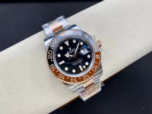Clean factory C factory Rolex 126711 Sarsaparilla Greenwich GMT RoseDetails of the ceramic bezel font comparison, the 12 o'clock triangle part, the top angle, and the bottom angle, the sharp corner positionare all rounded. It is consistent with the original.For the font part, the depth is only one aspect. The original process is that the bottom surface of the font is all perpendicular to the straight body of the font at 90 degrees. To achieve this effect, it can only be molded in one piece. Laser typing will have a series of problems such as bevel edges, rough background texture, and broken edges.The font depth is consistent with the original, sinking 0.13mm. In addition, the font edge is rounded and polished.The electroplating color is also digitally adjusted. Most of the ones on the market are pure gold, and the genuine ones are slightly red. In terms of appearance, it will be much more comfortable.The appearance of the case is all 904L, which perfectly restores the entire shell shape of the GMT and corrects the feel of the GMT turning circle. The crownThe crown part also shows an embossed crown👑 effect. The 3186 movement is used, which is the same as the original.The bottom cover is also the same as the original, polished, brushed, and the bottom of the case is brushed. The fit between the bottom cover and the case is almost the same. The gap between the crown and the case can be compared by yourself. In the inner shadow part, the tail of the letter 